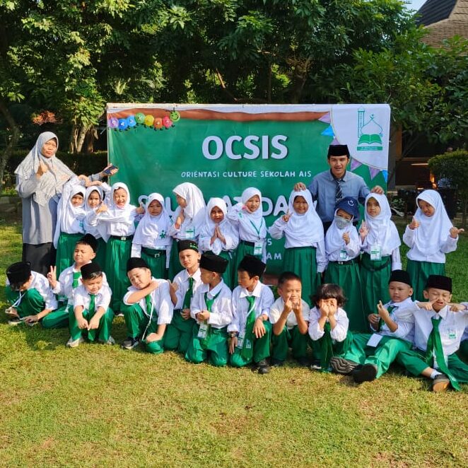 OCSIS : Tingkatkan Kreativitasmu Bersama-sama Menjelajahi, Belajar, dan Membangun Masa Depan yang Cerah.